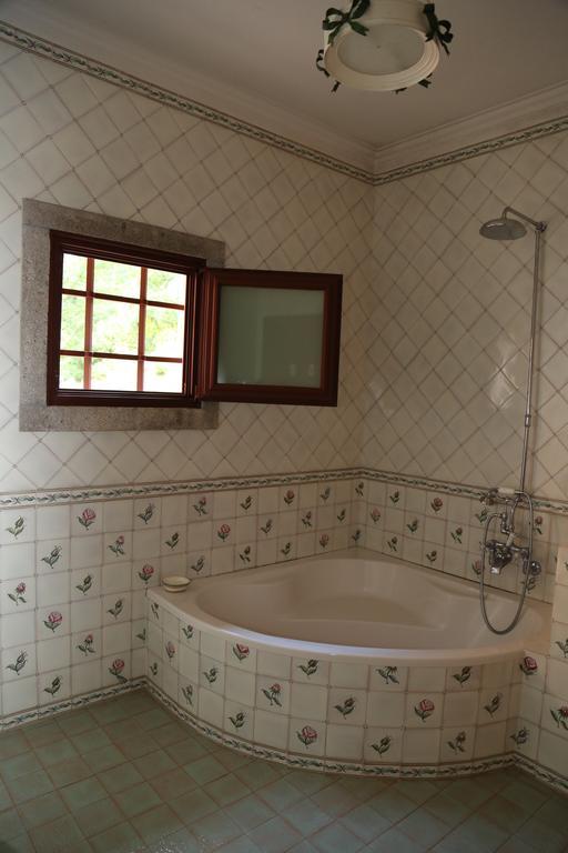 Quinta Dos Castanheiros Bed And Breakfast Понте де Лима Стая снимка