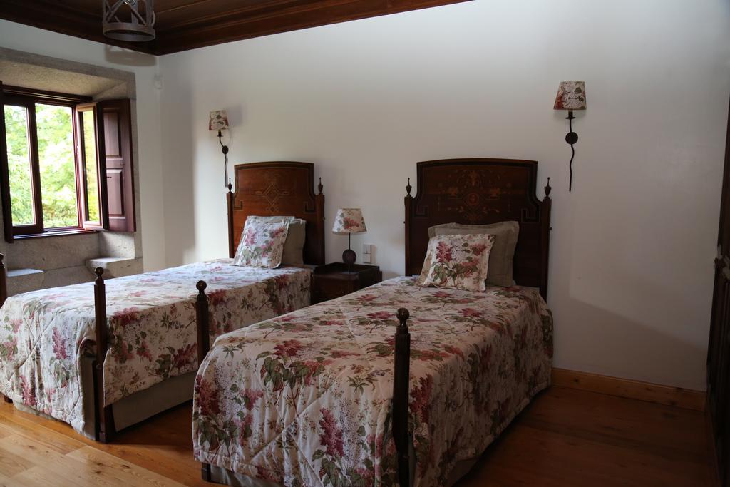 Quinta Dos Castanheiros Bed And Breakfast Понте де Лима Стая снимка