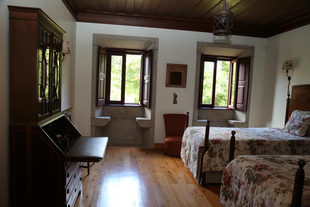 Quinta Dos Castanheiros Bed And Breakfast Понте де Лима Стая снимка