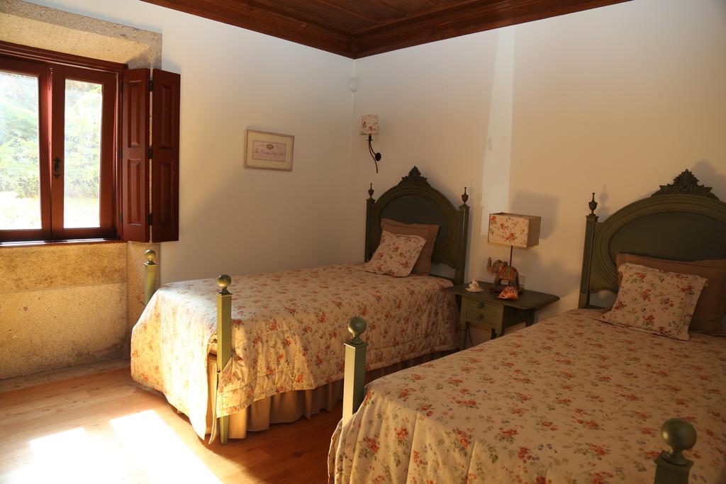 Quinta Dos Castanheiros Bed And Breakfast Понте де Лима Стая снимка