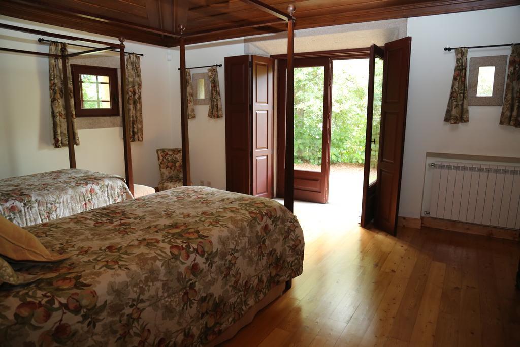 Quinta Dos Castanheiros Bed And Breakfast Понте де Лима Стая снимка