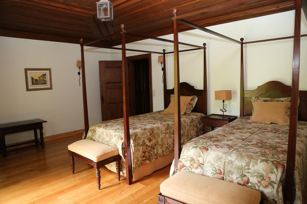 Quinta Dos Castanheiros Bed And Breakfast Понте де Лима Стая снимка